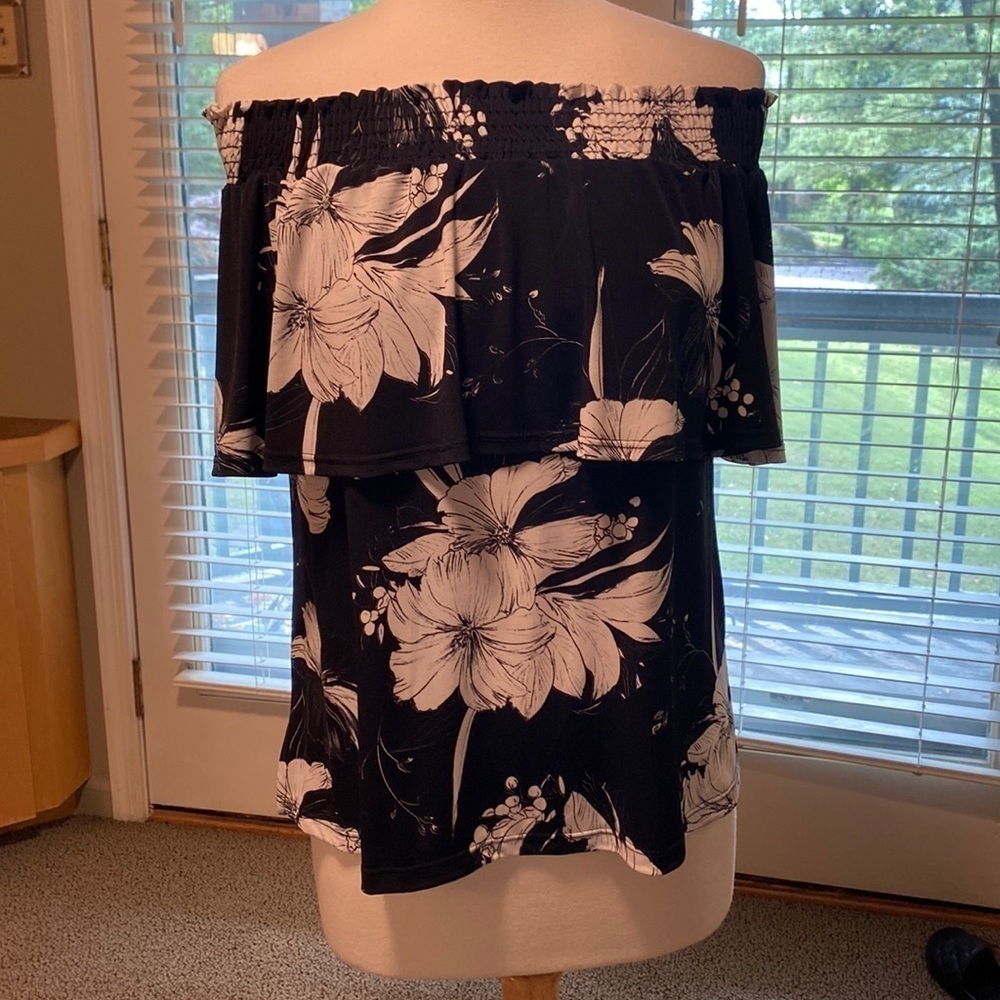 NWT Veronica M Off the Shoulder Top, Black and White Floral, Women's Size Medium